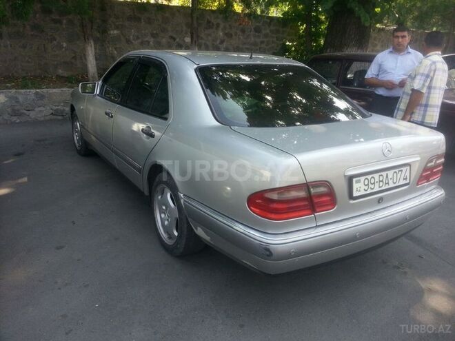 Mercedes E 240 1998, 289,100 km - 2.4 l - Qax