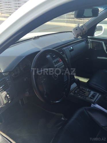 Mercedes E 320 2001, 205,000 km - 3.2 l - Bakı