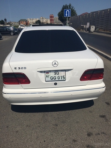 Mercedes E 320 2001, 205,000 km - 3.2 l - Bakı