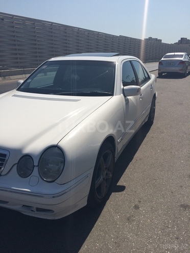 Mercedes E 320 2001, 205,000 km - 3.2 l - Bakı