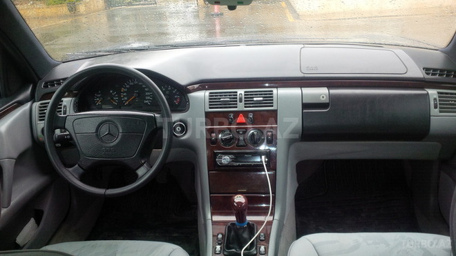 Mercedes E 200 1996, 438,000 km - 2.0 l - Bakı