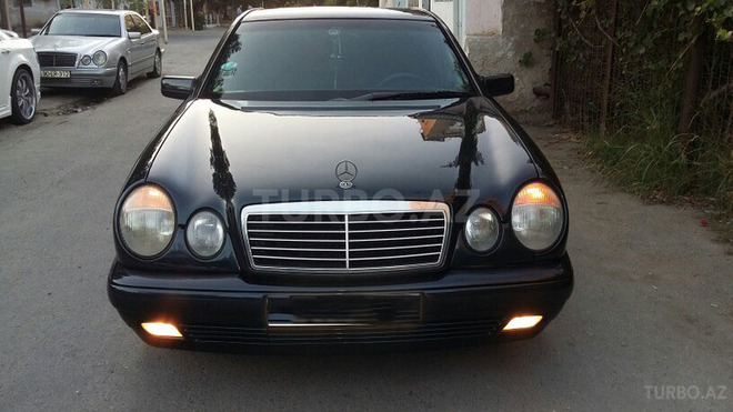 Mercedes E 230 1997, 299,999 km - 3.2 л - Bakı