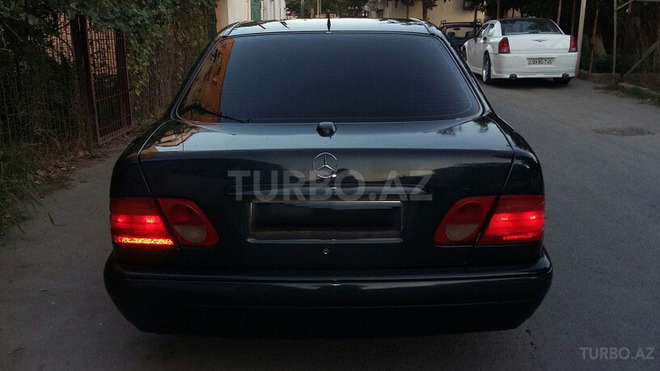 Mercedes E 230 1997, 299,999 km - 3.2 л - Bakı