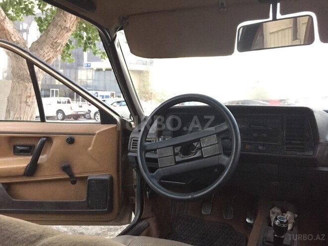 Volkswagen  1982, 402,043 km - 1.6 l - Bakı