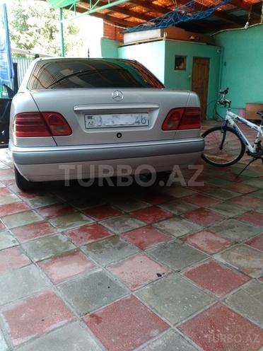 Mercedes E 220 1999, 258,000 km - 2.2 l - Şəmkir