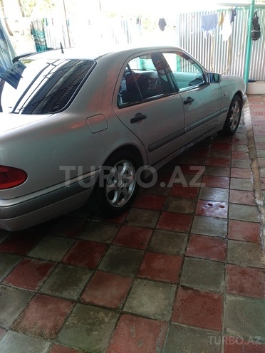 Mercedes E 220 1999, 258,000 km - 2.2 l - Şəmkir