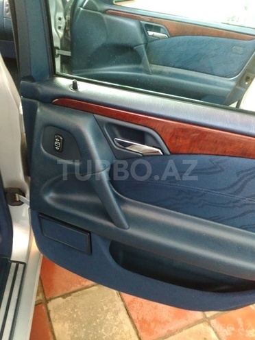 Mercedes E 220 1999, 258,000 km - 2.2 l - Şəmkir