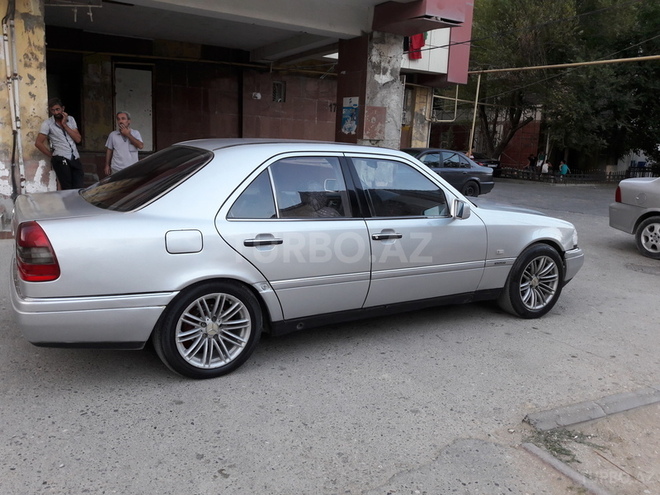 Mercedes C 220 1995, 205,000 km - 2.2 l - Sumqayıt