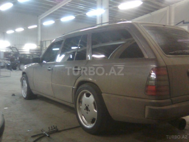 Mercedes E 280 1995, 285,000 km - 2.8 l - Bakı