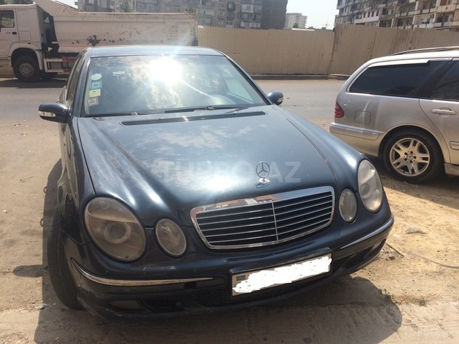 Mercedes E 220 2003, 288,000 km - 2.2 l - Bakı