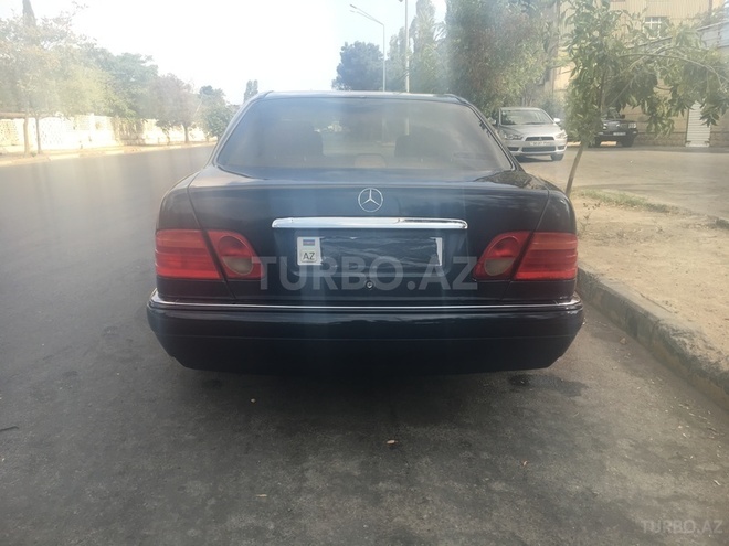 Mercedes E 230 1996, 235,763 km - 2.3 l - Bakı