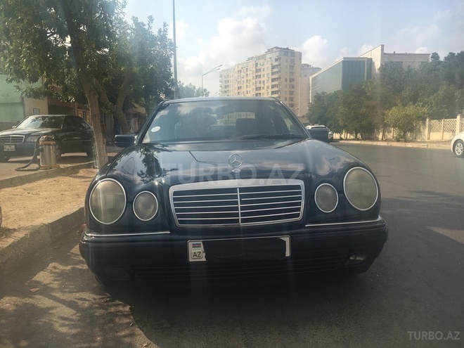 Mercedes E 230 1996, 235,763 km - 2.3 l - Bakı