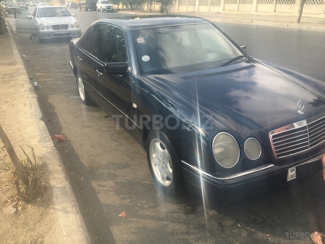 Mercedes E 230 1996, 235,763 km - 2.3 l - Bakı