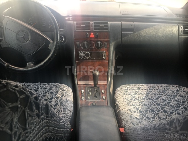Mercedes E 230 1996, 235,763 km - 2.3 l - Bakı
