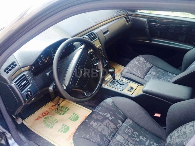 Mercedes E 200 1997, 235,000 km - 2.0 l - Bakı