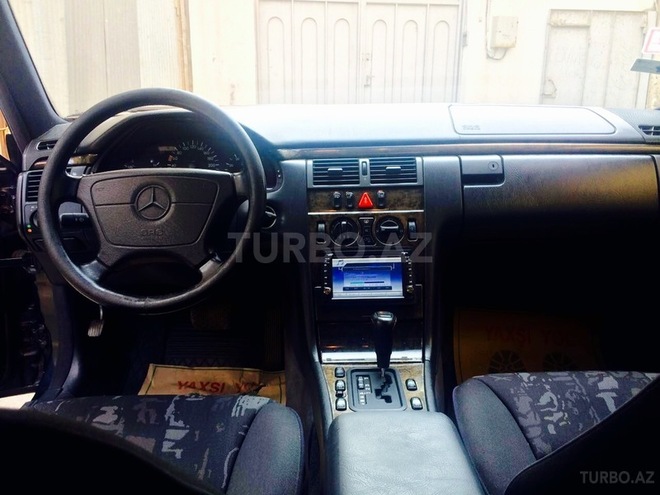 Mercedes E 200 1997, 235,000 km - 2.0 l - Bakı