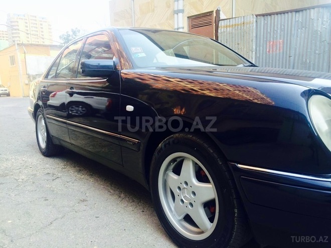 Mercedes E 200 1997, 235,000 km - 2.0 l - Bakı