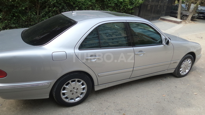 Mercedes E 280 2001, 246,000 km - 2.8 л - Bakı