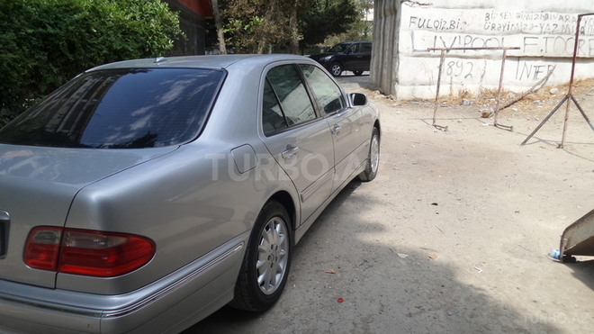 Mercedes E 280 2001, 246,000 km - 2.8 л - Bakı