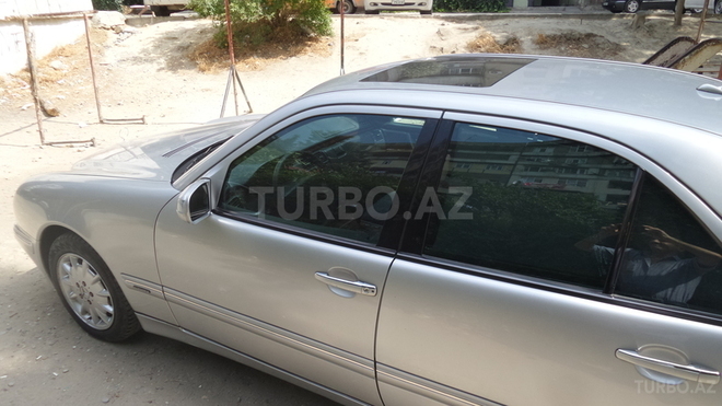 Mercedes E 280 2001, 246,000 km - 2.8 л - Bakı
