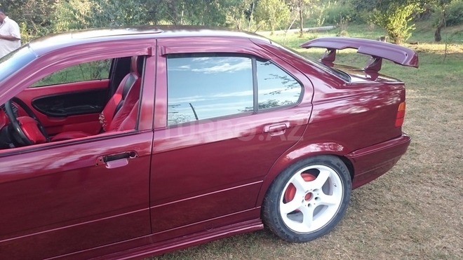 BMW 318 1993, 340,260 km - 1.9 l - Zaqatala