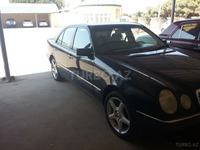 Mercedes E 240 1999, 242,000 km - 2.4 l - Bakı