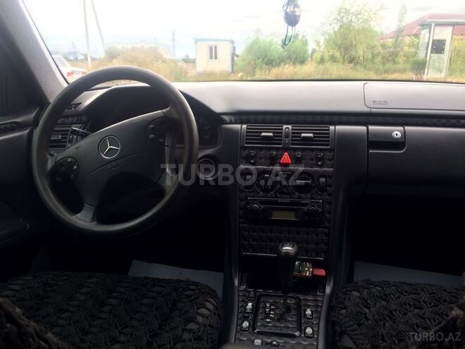 Mercedes E 220 1999, 322,219 km - 2.2 l - Bakı