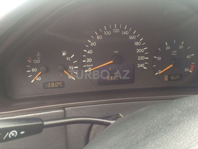 Mercedes E 220 1999, 322,219 km - 2.2 l - Bakı