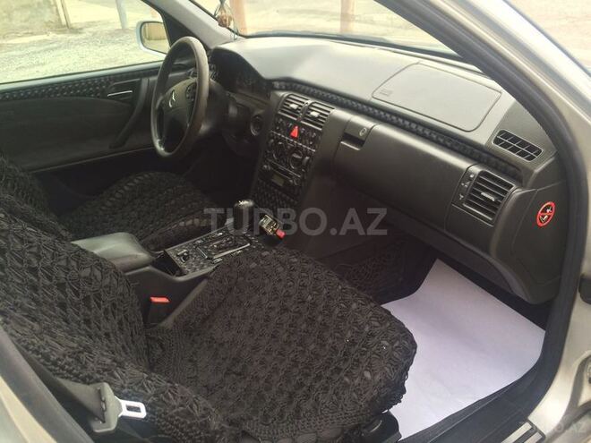 Mercedes E 220 1999, 322,219 km - 2.2 l - Bakı