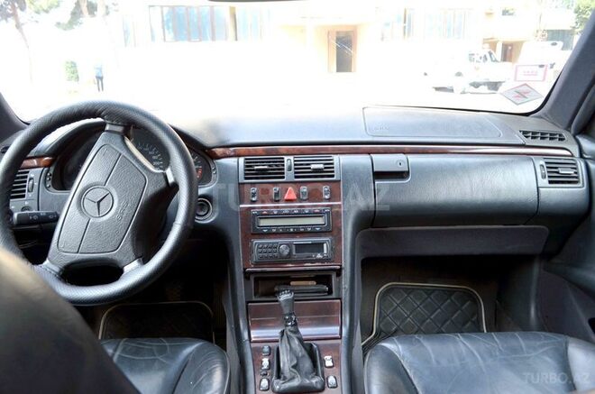 Mercedes E 230 1997, 376,000 km - 2.3 l - Bakı