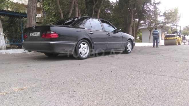 Mercedes E 240 2000, 200,058 km - 2.4 l - Bakı