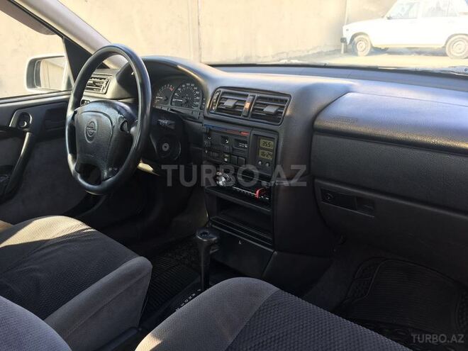 Opel Vectra 1994, 189,000 km - 1.8 л - Bakı