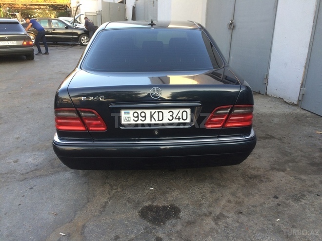 Mercedes E 240 1999, 218,000 km - 2.4 l - Bakı