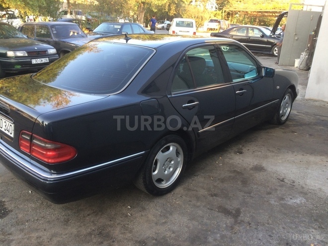 Mercedes E 240 1999, 218,000 km - 2.4 l - Bakı