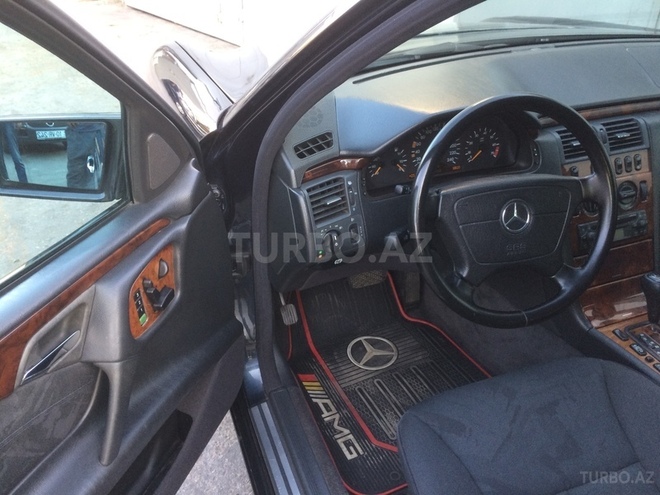 Mercedes E 240 1999, 218,000 km - 2.4 l - Bakı