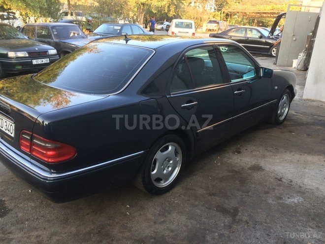 Mercedes E 240 1999, 218,000 km - 2.4 l - Bakı