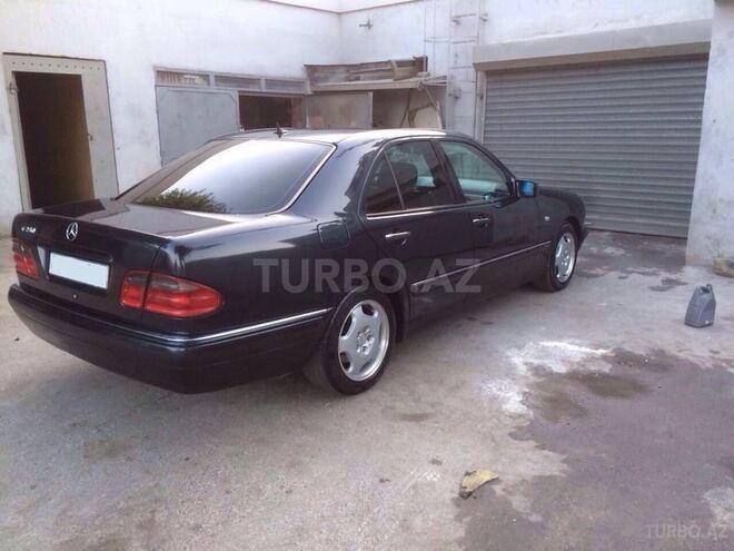 Mercedes E 240 1999, 217,000 km - 2.4 l - Bakı