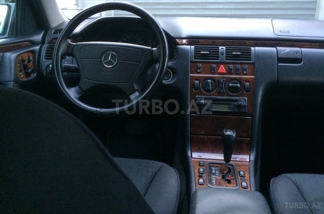Mercedes E 240 1999, 217,000 km - 2.4 l - Bakı