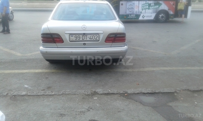 Mercedes E 220 1998, 286,200 km - 2.2 l - Bakı
