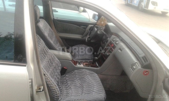 Mercedes E 220 1998, 286,200 km - 2.2 l - Bakı
