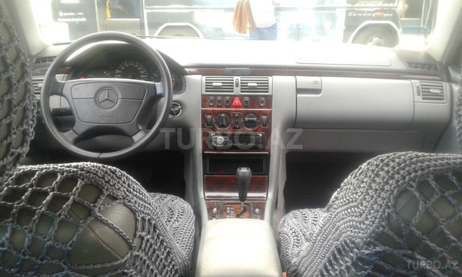 Mercedes E 220 1998, 286,200 km - 2.2 l - Bakı