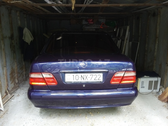 Mercedes E 240 2000, 179,800 km - 2.6 l - Bakı