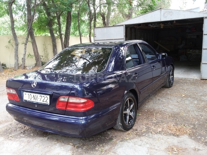 Mercedes E 240 2000, 179,800 km - 2.6 l - Bakı