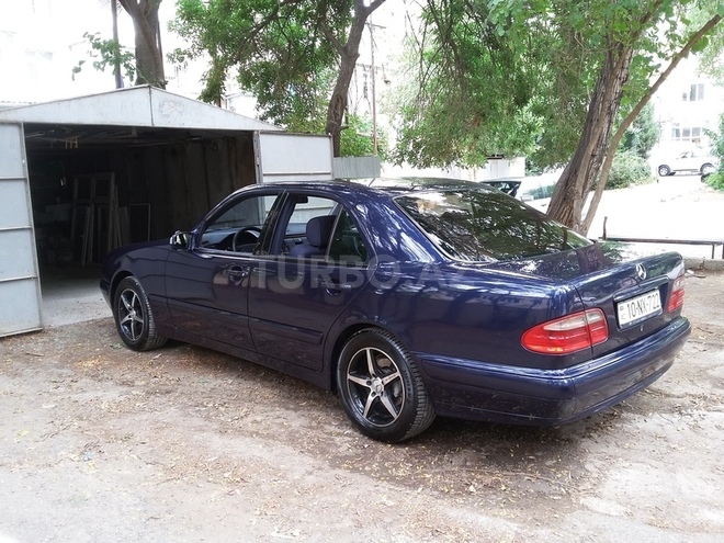 Mercedes E 240 2000, 179,800 km - 2.6 l - Bakı