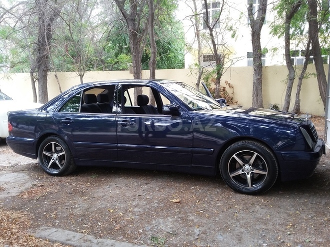Mercedes E 240 2000, 179,800 km - 2.6 l - Bakı
