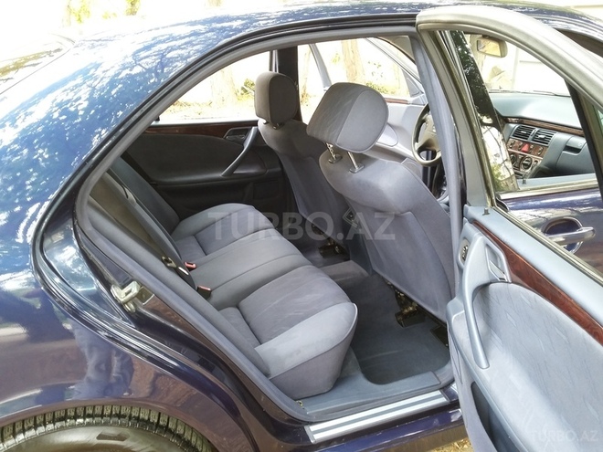 Mercedes E 240 2000, 179,800 km - 2.6 l - Bakı