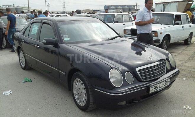 Mercedes E 220 2000, 265,000 km - 2.2 l - Bakı