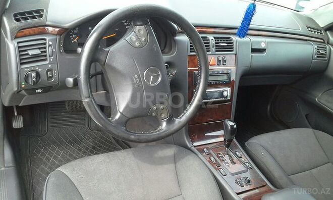 Mercedes E 220 2000, 265,000 km - 2.2 l - Bakı