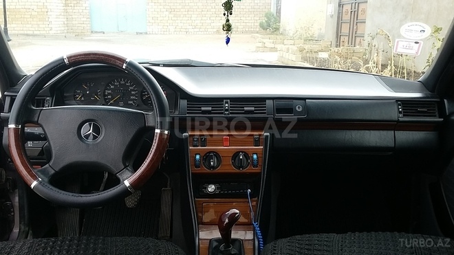Mercedes E 250 1991, 390,000 km - 2.5 l - Bakı