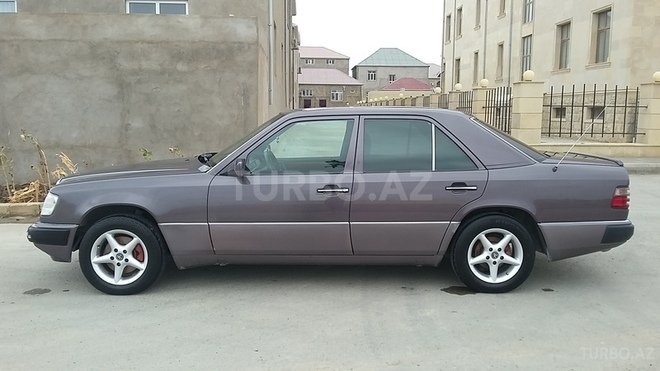 Mercedes E 250 1991, 390,000 km - 2.5 l - Bakı